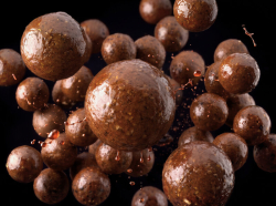 Boilies v dipe Delphin BreaX/MonstaFISH 20mm / 200ml